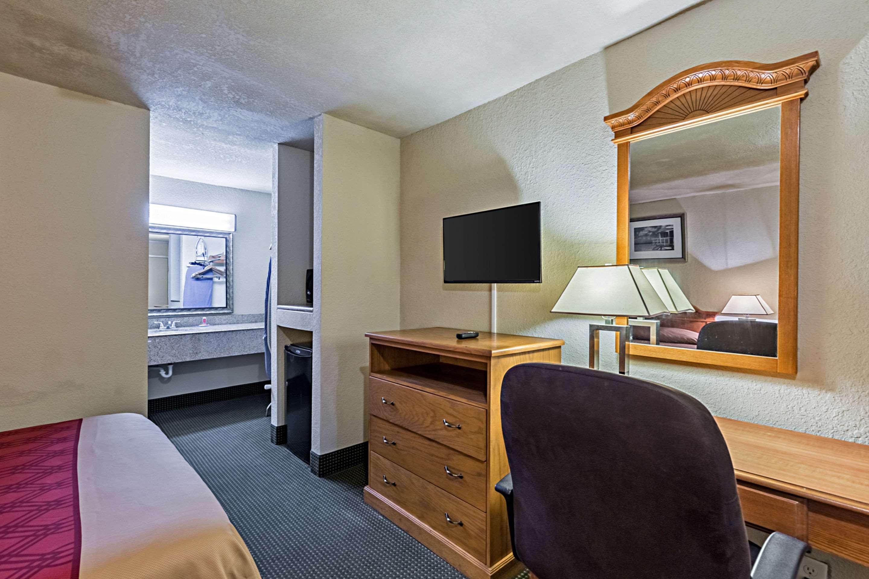 Econo Lodge Baytown Buitenkant foto
