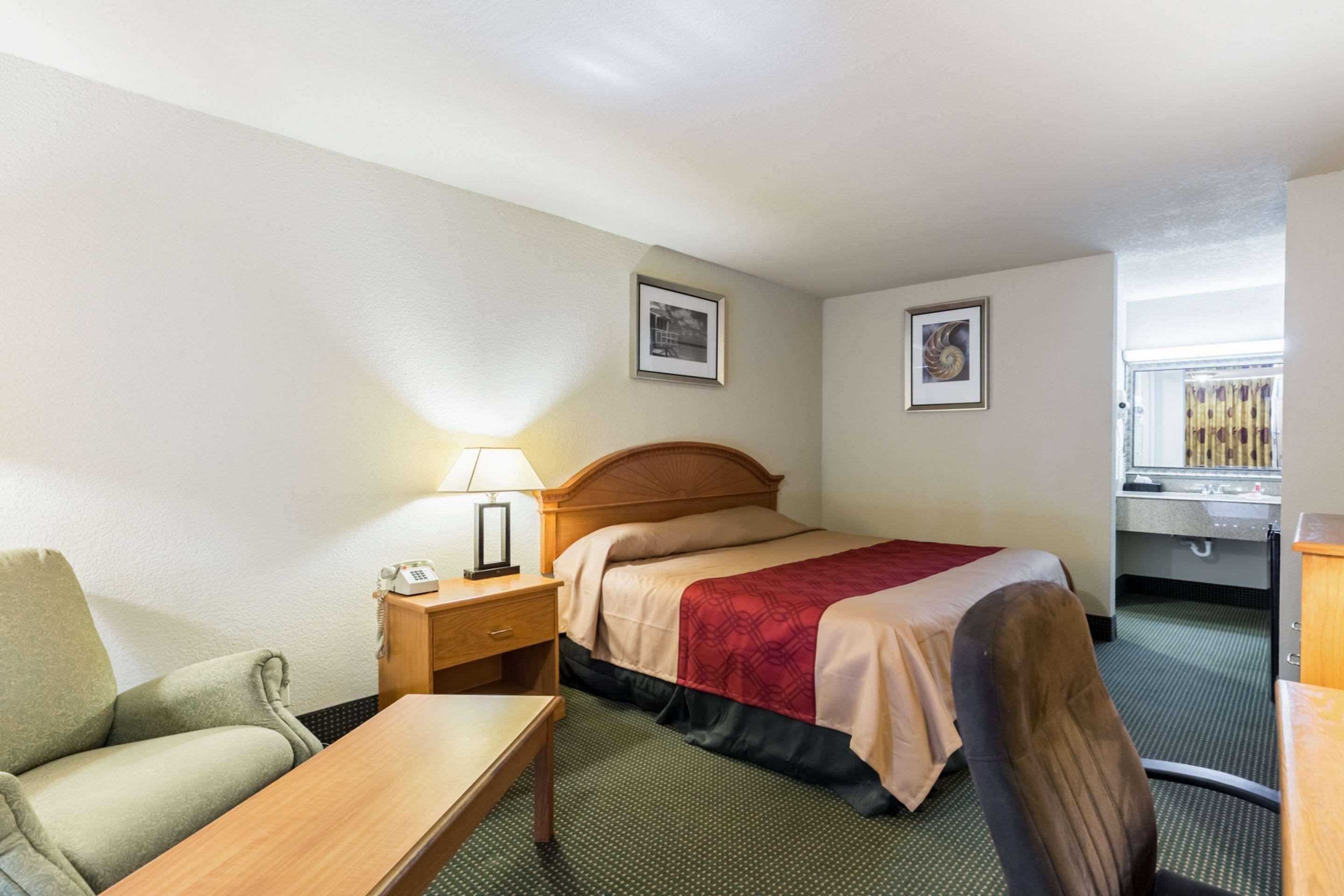 Econo Lodge Baytown Buitenkant foto