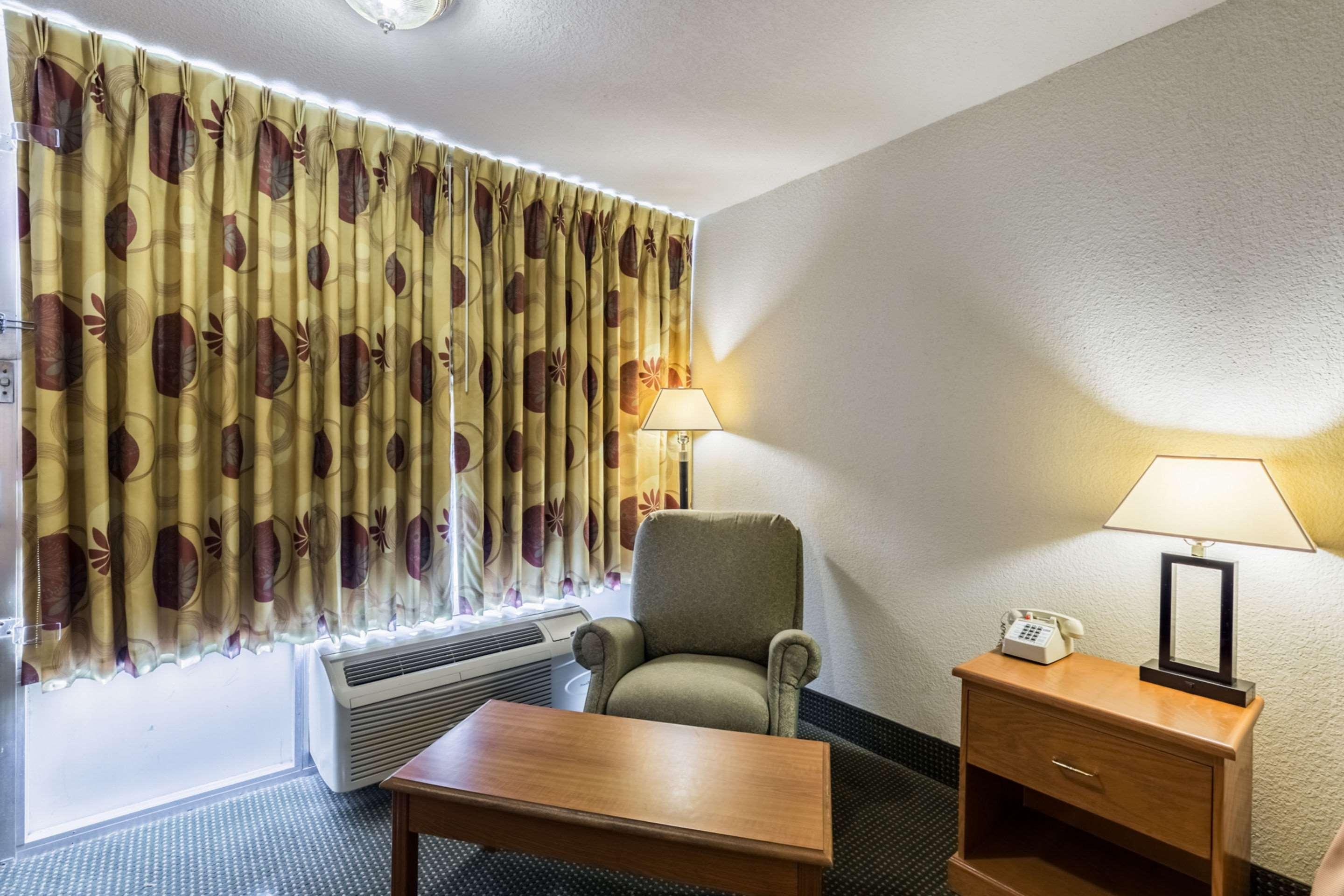 Econo Lodge Baytown Buitenkant foto