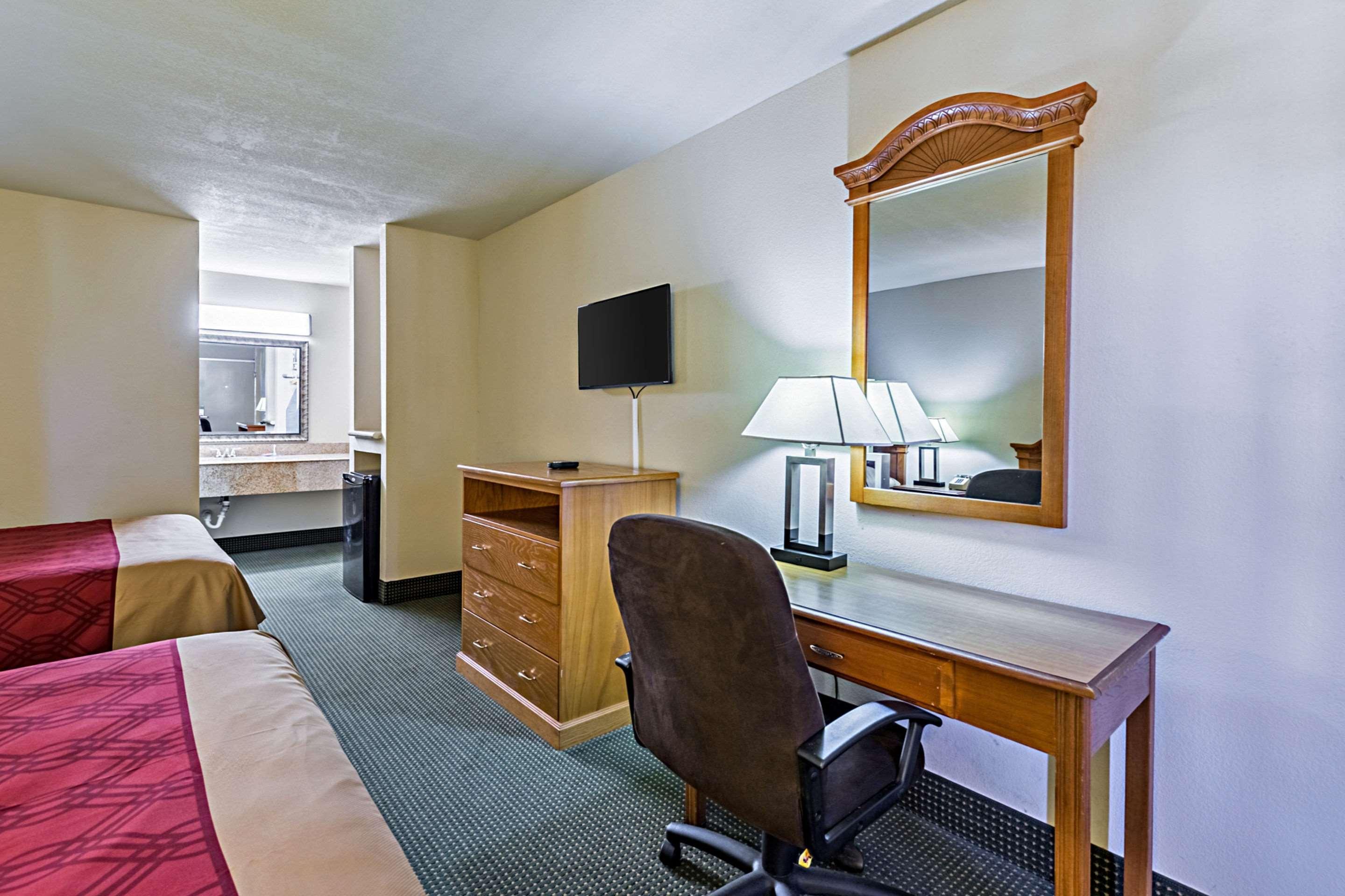 Econo Lodge Baytown Buitenkant foto