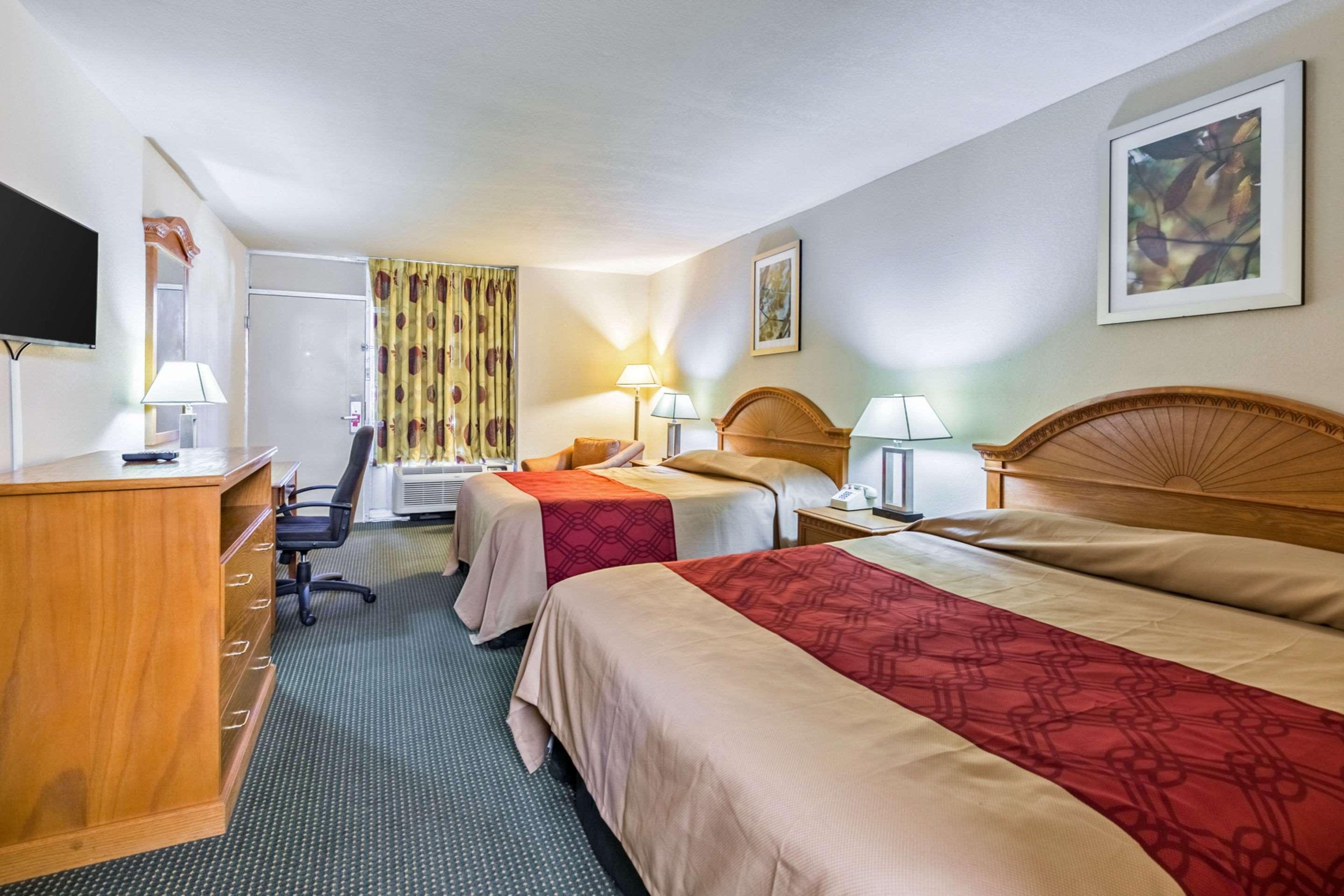 Econo Lodge Baytown Buitenkant foto