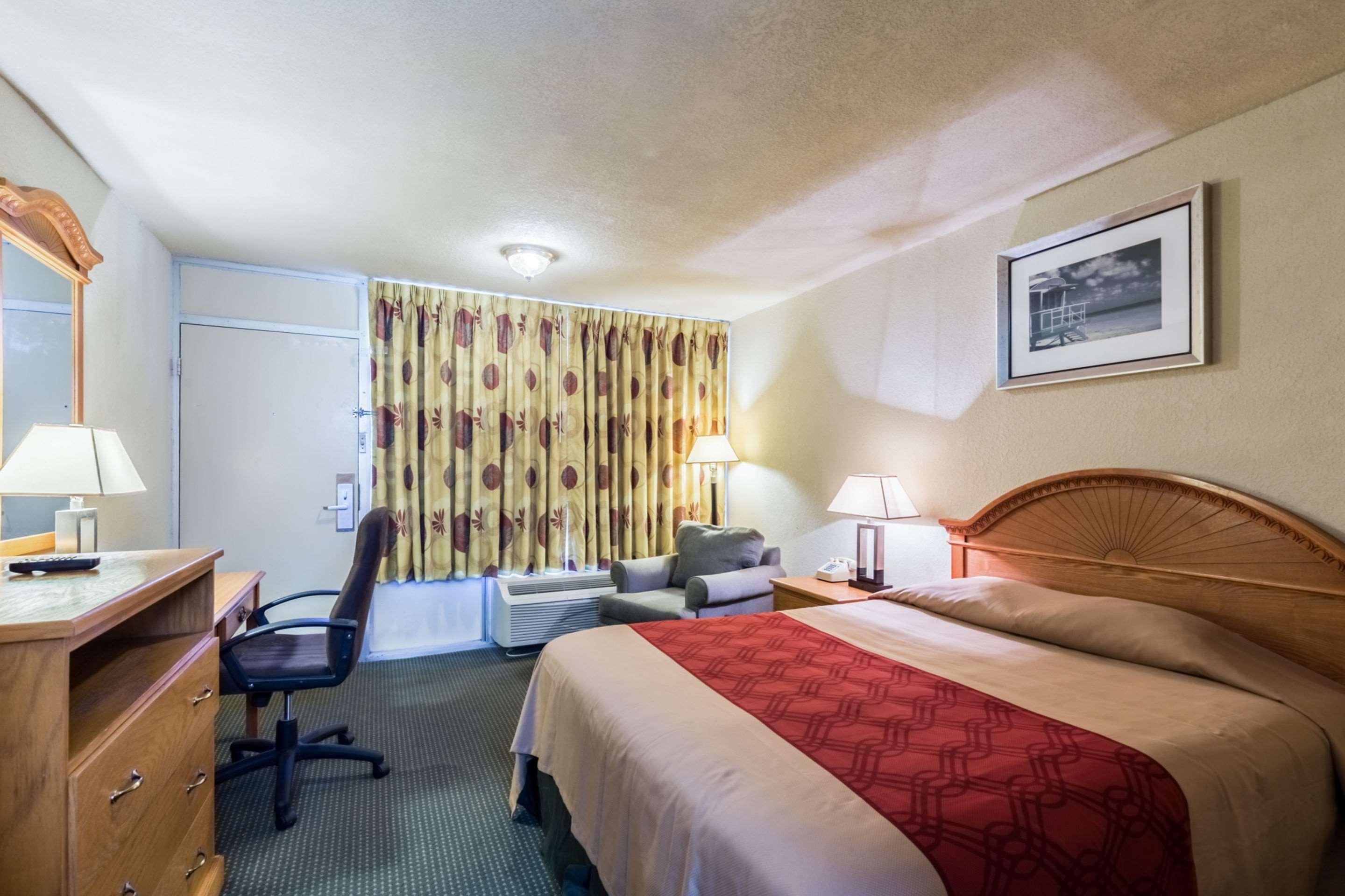 Econo Lodge Baytown Buitenkant foto