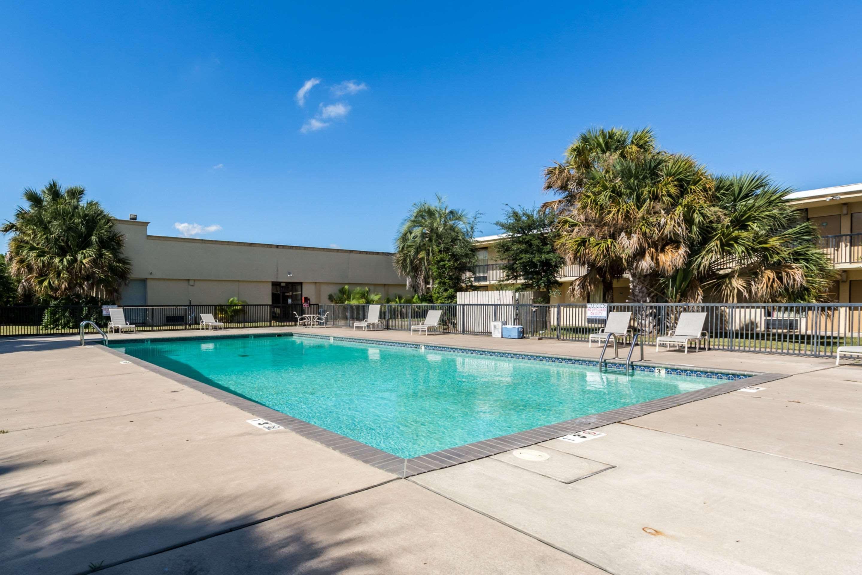 Econo Lodge Baytown Buitenkant foto