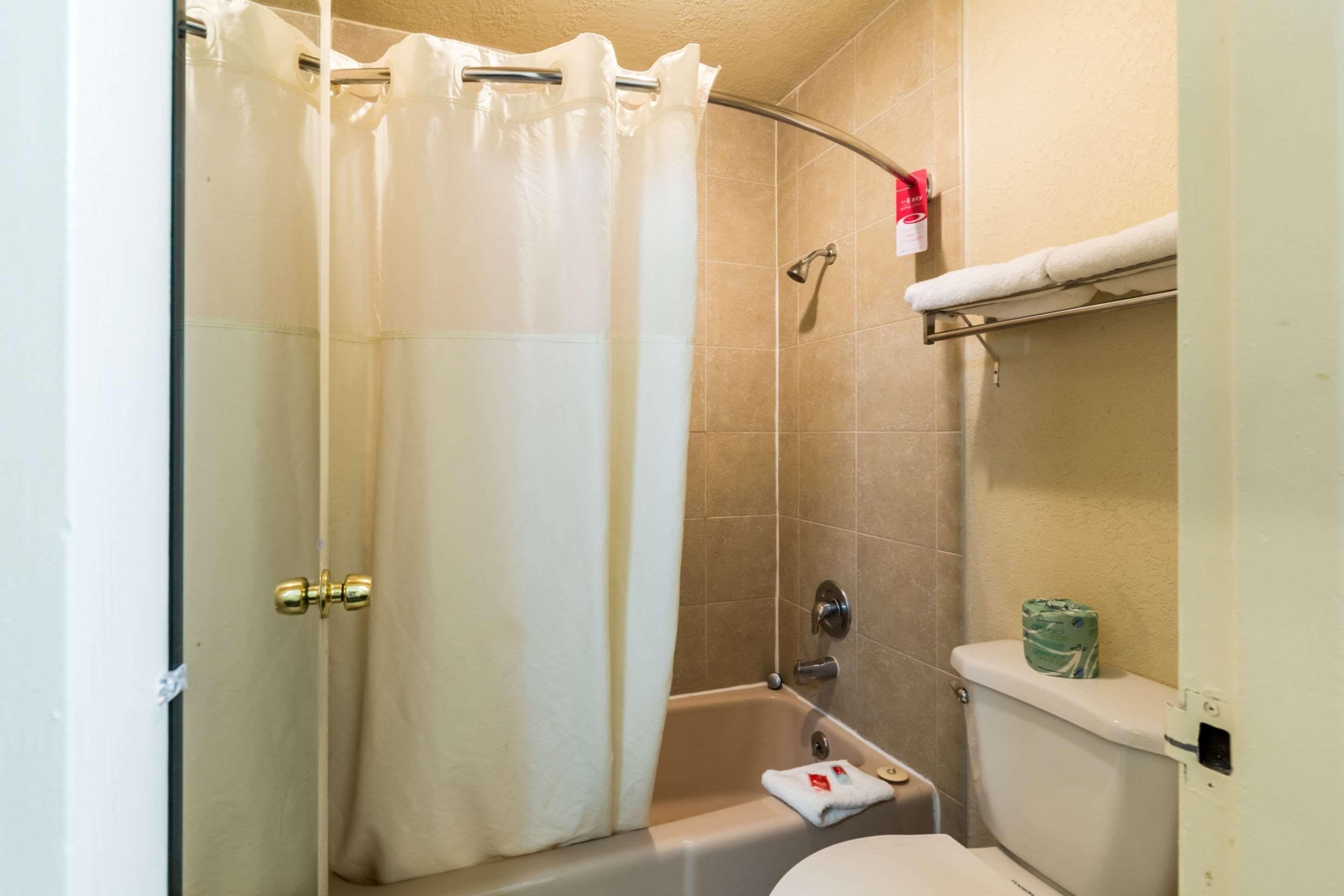 Econo Lodge Baytown Buitenkant foto