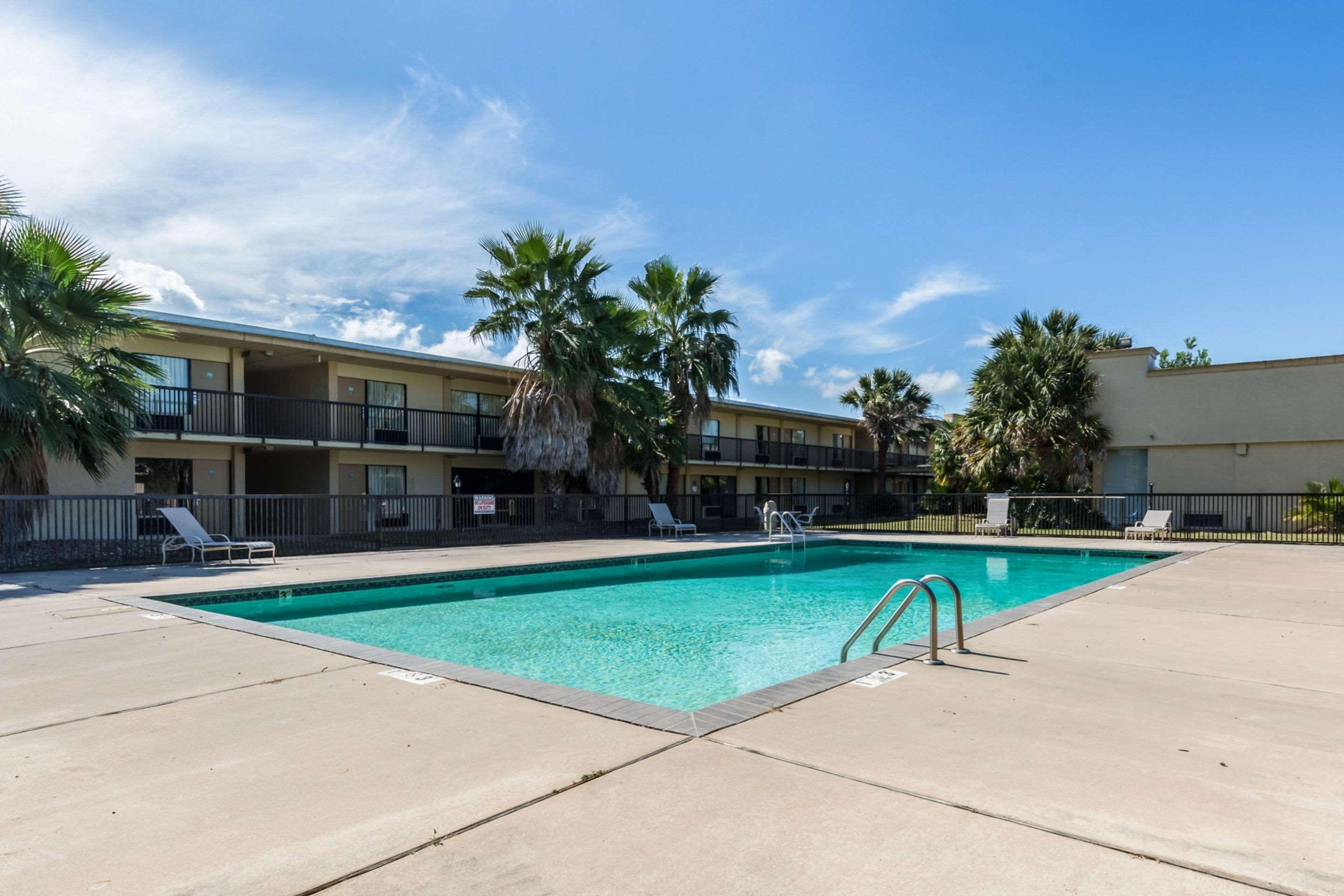 Econo Lodge Baytown Buitenkant foto