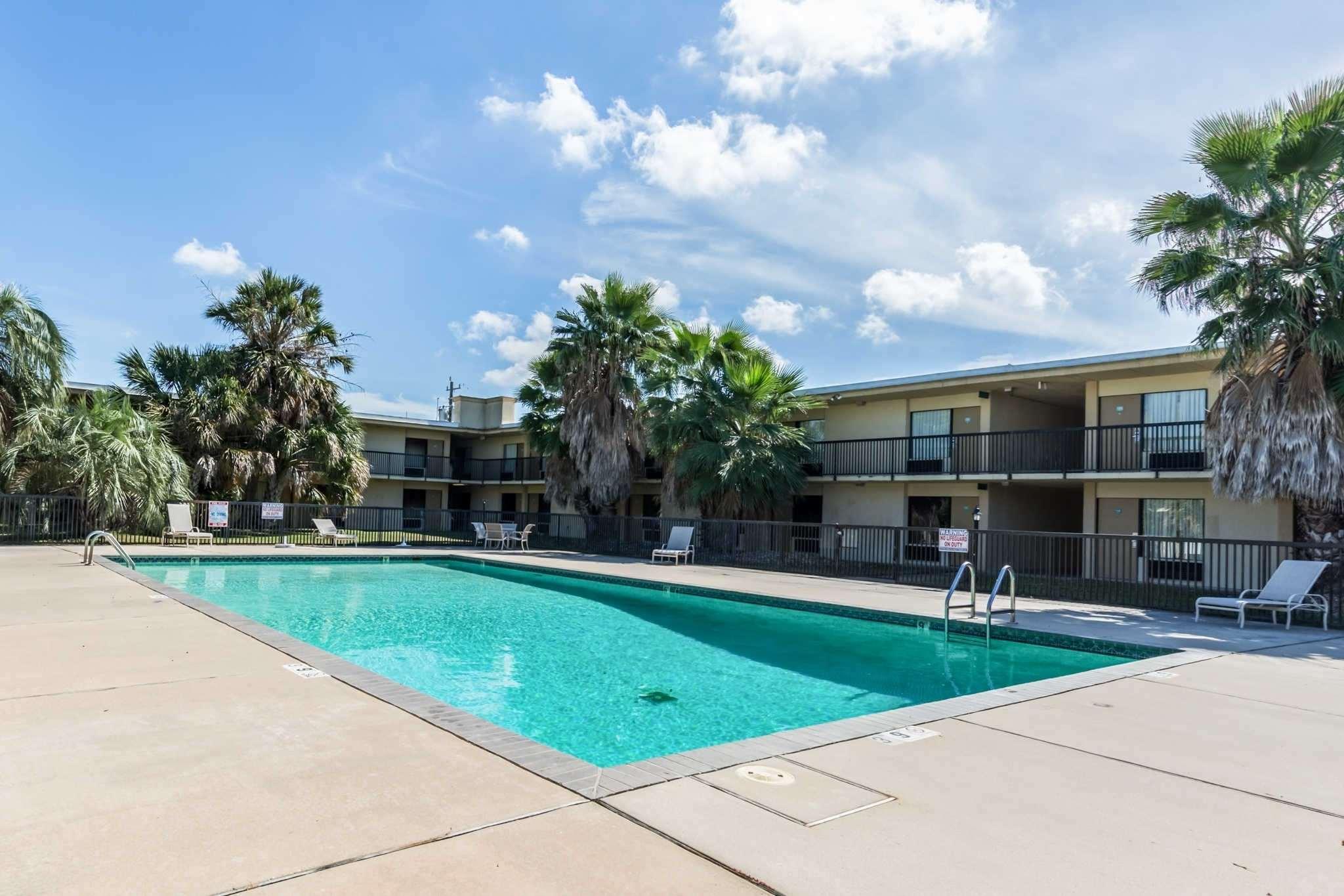 Econo Lodge Baytown Buitenkant foto