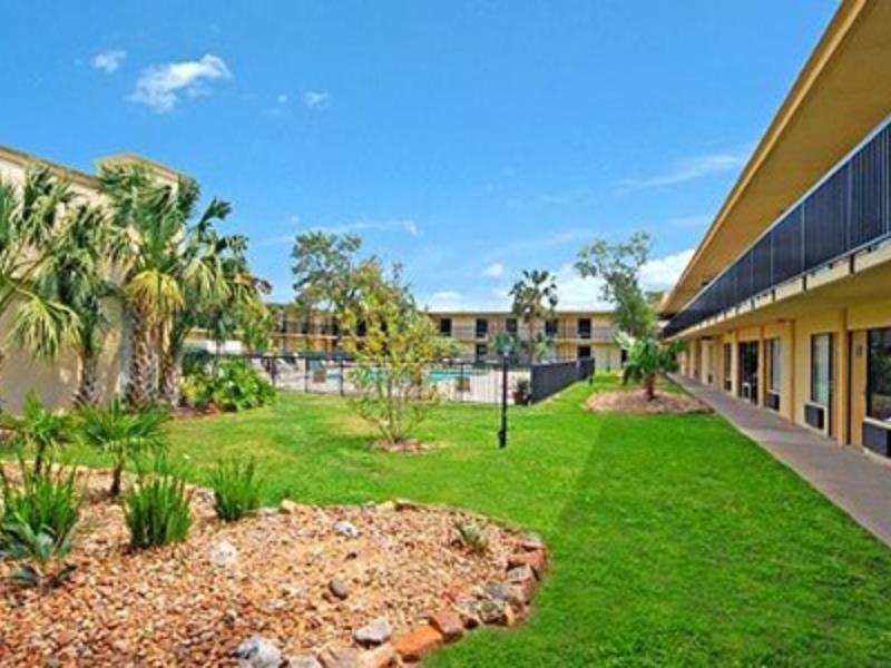 Econo Lodge Baytown Buitenkant foto